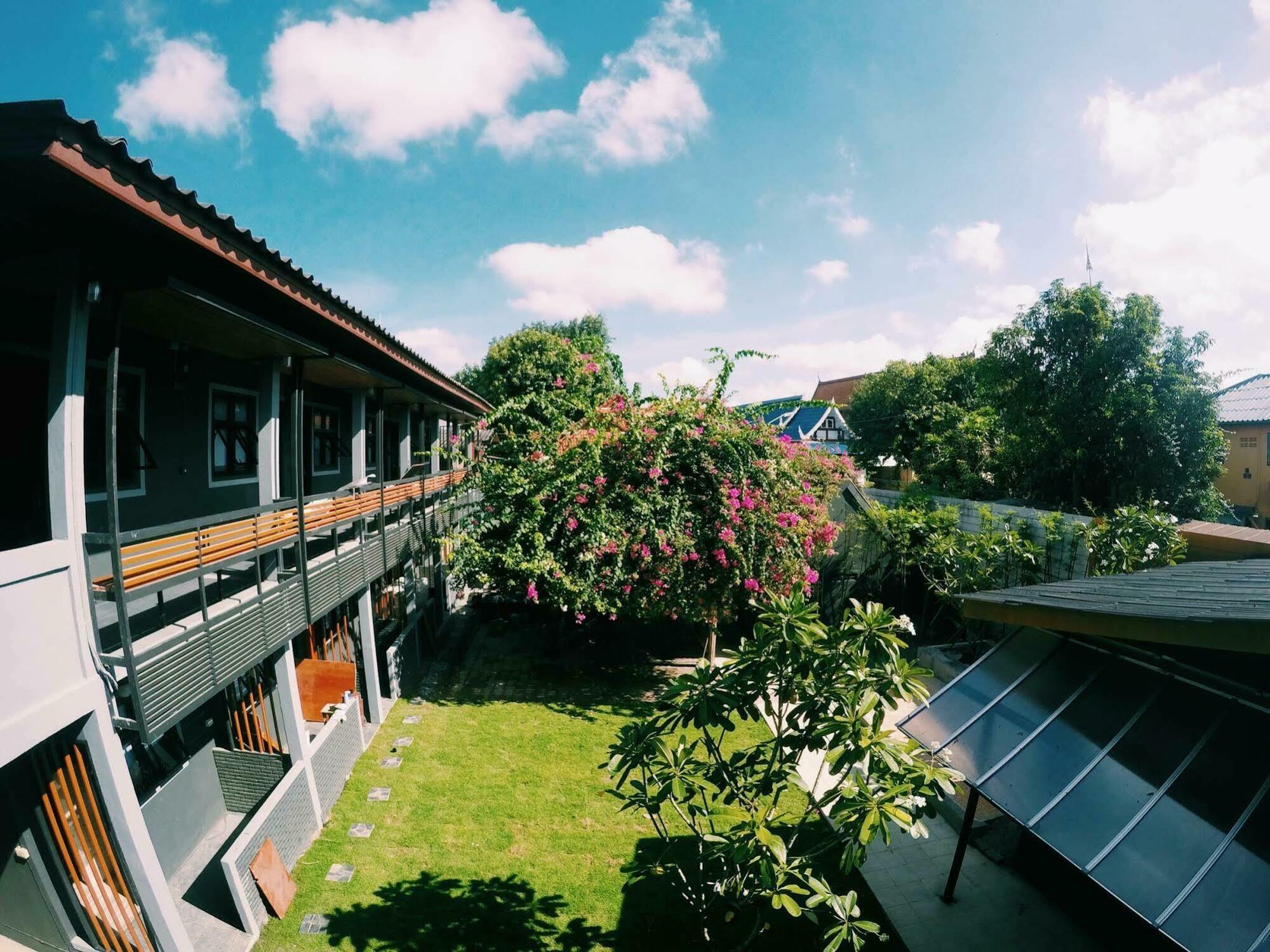 Chiangmai Moli Inn (Adults Only) Chiang Mai Eksteriør bilde
